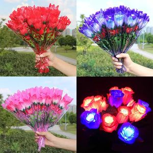 Suprimentos de festa por atacado LED LED Colorful Rose Flower Luminous Flashing Wand Stick Decoration Bouquet Decoração de Natal