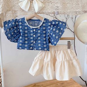 Set di abbigliamento 2023 New Summer Abito a maniche corte Camicia floreale Gonna 2 pezzi Ragazza Set Abbigliamento per bambini Abbigliamento per bambini per 37 anni W230210