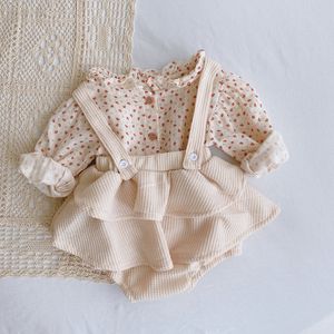 Kläder sätter baby flicka 2st kläder långa ärmar skjortor hängskjol född sommarens höstdräkt set spädbarn mjuk jumpsuits 230209