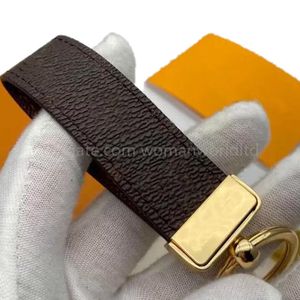 Charm Luxury Fashion Leather Keychain Alloy Letters Cars Key Chain Bag Pene Par Car Keychains Gift Long Buckle Accessories