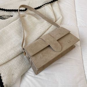 Luxurys tasarımcıları omuz koltuk altı çanta kadın çanta moda vintage düz renkli haberciler çanta bayan cüzdan çanta 230210
