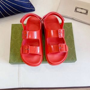 Designer Women Summer Sandals Mimi Double G Flip Flops Gummi tofflor gel￩plattform Slides Justerbart sp￤nne godis f￤rg svart pastellrosa storlek 35-42