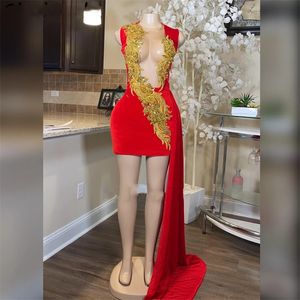 Sexig korta r￶da balkl￤nningar 2023 Sheer Neck Golden Peads Crystal Birthday Party Dress Cocktail Honecoming Glows Robe de Bal