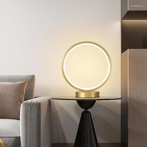 Bordslampor dekorativa säng sidoljus akryl guld modern hem dekor cirkel ihålig lampa