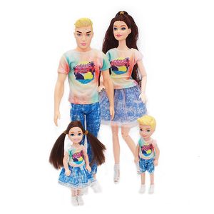 Lalki 4pcllot Family Dolls Ken żona Para Zestaw Momdadboybaby Family Playset Dzieci Przed i zabawa zabawki dla lalek