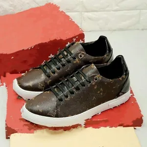 Diseñador FrontRow Sneaker hombres Zapato de cuero Patente Lona revestida Flor marrón Caucho Para hombre Zapatillas de deporte Plataforma de tenis Zapatos casuales b1
