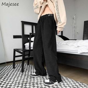 Męskie spodnie Corduroy Casual Men Streetwear Retro Side Pure Pure Kolor Po prostu spodnie Pantelones Cool przystojna prosta jesień projekt Y2302