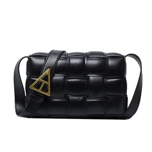 2022女性Luxurys Designer Crossbody Bags Leather Weave Pillow Shourdled Bag Clutch Handbag Totes Womens Flip Cover Messenger 273b