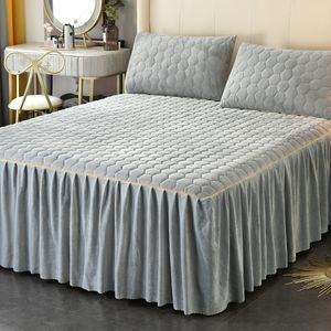 Spódnica łóżka europejska luksusowa pikowana spódnica z łóżkiem zima ciepłe zagęszczenie aksamitne łóżko King Dobra ręka uczucie łóżka nie włożona poduszka 230210