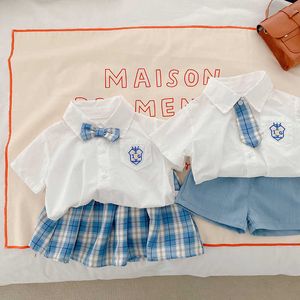 Zestawy odzieży Summer Girls 'College Brother Sister Boys Shirts Sukienka 2PCS Suit Nowy marynatorski kołnierz dziecięcy Shortsleeved Blouse W230210