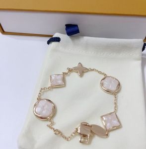 Moda Çiçek Kilidi Bileklik Bilek Mektup V Kadınlar İçin Titanyum Çelik Tasarımcı Erkekler Lüks Jewlery Hediyeler Kadın Kız Altın Gümüş Gül Altın Toptan Solmaz