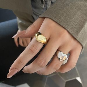 Or argent couleur tendance créatif nouvel amour en forme de coeur bague en or lumière luxe Texture métallique filles bijoux Couple