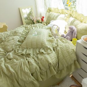 Bedding sets Luxury Super Soft Seersucker Fabric Princess Ruffle Bedding Set Queen King Size Quilt Duvet Cover And Pillowcases Double Bed Set 230210