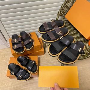 Tofflor Sandaler BOM DIA Flat Mule 1A3R5M Cool Easy Fashion Slide 2 Remmar justerade Guld Spänne Kvinnor sommar. 35-46 m är samma för män och kvinnor.