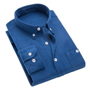 Herrpolos plus storlek skjortor Vintage stänger av krage corduroy manliga knappar långärmad avslappnad affär smal 230211