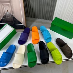 2024 Slider Hausschuhe für Männer Frauen Hochwertige Designer Slides Grün Weiß Schwarz Wohnungen Gummi Pool Strand Schuhe Frau Mode Outdoor Haus Sandalen