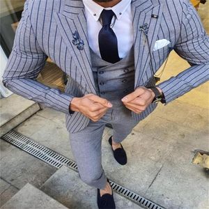 Herrdräkter pinstripe män 3 stycken kunglig grå skräddarsydd bröllop brittisk lapel bomull hög kvalitet stilig affärsrockbyxa