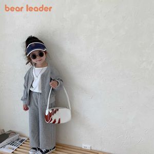 Set di abbigliamento Bear Leader Vestito da ragazza Autunno Ragazzo e ragazza Moda bambino Ricamato Maglione Giacca Cardigan Pantaloni a campana Set due pezzi Bambini