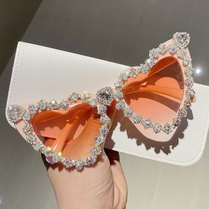 Okulary przeciwsłoneczne Vintage Seksowne serce dla kobiet luksusowe marka Diamond Sun Glasses Ladies Retro Hip Hop Fajne okulary 230211