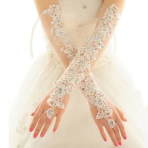 Fem fingrarhandskar Operationslängd Lång bröllopsklänningshandskar Kristaller Diamond Gaze Brodery Elegant Womens Lace Bridal Gloves Wholesale Price 230210