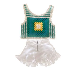 衣料品セット女の子の夏の服新しい刺繍セーターレトロスタイルホローアウトトップとショートパンツスーツの女の赤ちゃん服セット