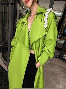 Trench da donna Lautaro Primavera Autunno Lungo Oversize Trench in ecopelle verde brillante per cintura da donna Sciolto Elegante Abbigliamento firmato di lusso 230211