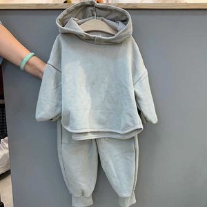 Imposta l'abbigliamento coreano per bambini autunno nuovi ragazzi e ragazze moda semplice pullover con cappuccio con bottoni tuta con cappuccio