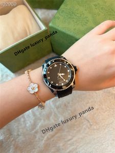 Toppens klockor 40mm Swiss Eta Quartz Movement Watch Luxury Rubber Strap Black Ceramic Waterproof Watch