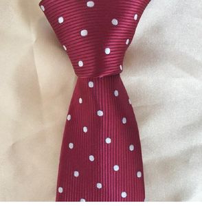 Laço lanche de alta qualidade 2023 designers marca moda anfitrião formal 7cm Tie para homens Dot Wine Red Cocondtie Festa de casamento com caixa de presente