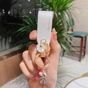 Keychains Guangyue French Style Car Key Ring Handbag Pendant Exquisite Alloy Leather Rope Buckle Korean High-End Shell Women's Ornaments