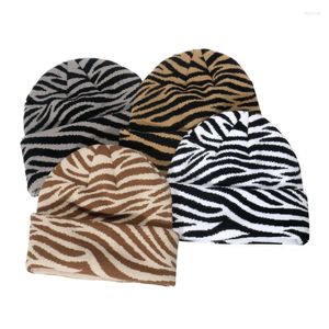 Berets Winter Hat Zebra Wzór dzianinowe czapki dla kobiet moda ciepłe czaszki czapki damskie okładki na głowę czapki