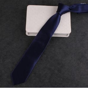 Bow Ties High Quality 2023 Designers Brand Fashion Work Formal Suit 7cm Tie For Men Navy Blue Slips Bröllop Bankett med presentförpackning