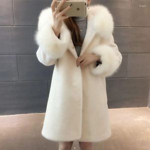 Kvinnors päls 2023 Kvinnokläder Vinter Ytterkläder Rockar Imitation Mink Coat Plush Hooded Jacket och långa sektioner Casaco Jaqueta
