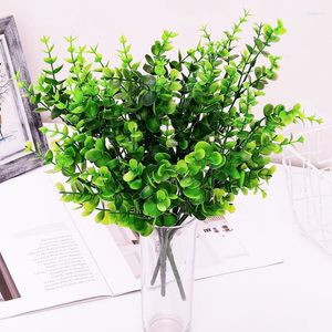 Flores decorativas 1pc decoração em casa plantas falsas eucalyptus grama samambaias de plástico folhas verdes