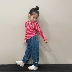 Set di abbigliamento Abbigliamento per bambini Felpa con cappuccio Abiti estivi Ragazza Primavera Nuova Giacca maglione con cappuccio a righe fragola Jeans dritti Abito a due pezzi