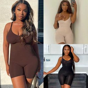 Desinger Bodysuit Women Casual Plestuits Onesies New Sopender Weist Show Chest Hip Sports Shorts Rompers