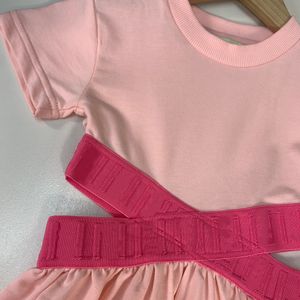 2023 fashion deisgner barn drop midja klänning rosa sommar tjejer veckad kjol nyligen bomull sportklänningar kortärmade kjolar high end priser klänning 90-150cm