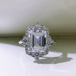 Klusterringar 925 Sterling Silver 8x10mm Luxury Emerald Cut High Carbon Simulation Diamond Female Wedding Ring