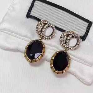 Klassiskt retromode CZ Diamant ädelsten Dangle örhängen aretes orecchini dam lyxdesigner Bokstavsörhänge Stud With Box