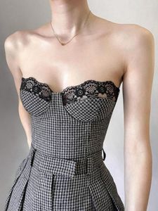 Tanques femininos estações de espartilhos de bandagem de gingham preto e branco para mulheres de renda de renda sem alças Top sexy Vintage Roupas Tubos