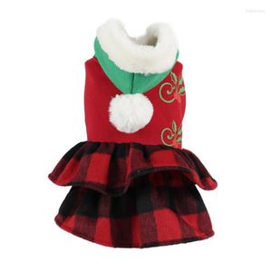 犬のアパレルペットドレス冬のクリスマススタイルのプリンセスドッグドレスペートペットウォームパーティーハットソフトフリースレッドチェック柄のホリデー服