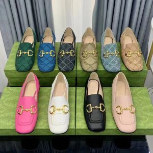 Autumn Women Dress Shoes Metal Buckle Flat Boat Shoes Lady Leather Letter Casual Designer Shoes Mules Arabiska trampla Laza Loafers stor storlek 35-42 med låda