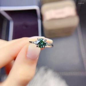 Klusterringar 2023 Green Moissanite Ring 1CT 6.5mm Lab Blue Diamond Fine Jewelry for Women Jubileum Party Gift Real S925 Sterling Silver