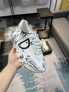 Lyxdesigner handm￥lad dagm￤stare graffiti sneakers skor b￤sta kvalitet l￤der tr￤nare sneaker med l￥da