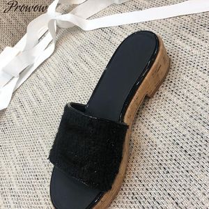 Sandaler Prowow 2023 Designer Brand Women Wood Grain Sole Platform Shoes Leather Candy Color Summer Ankle Strap Fashion