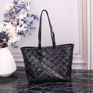 Fashionable, elegant, simple and cool shopping bag