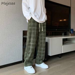 Męskie spodnie Casual Men High Street Ins Fashion szeroka noga Spodnie Plaid Korean Style Przystojni studenci Corduroy Autumn Elastic talia Nowa Y2302