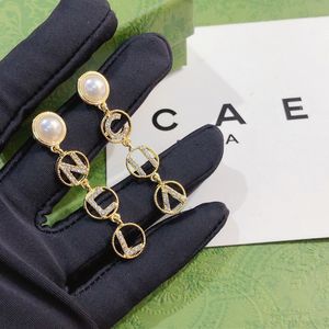 Marca de moda Lettes assimétricos Estudar Brincho de luxo Diamond Pérolos Pérolos Casal Adoro Brincos Premium Acessórios para Presentes Simples Design Jóias Inlaides