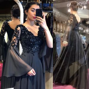 2023 Abiti da sposa vintage A Line Gotico nero con scollo a V Chiffon maniche lunghe Appliques di pizzo Perline di cristallo Sexy aperto sul retro Lunghezza del pavimento Abiti da sposa formali da spiaggia semplici