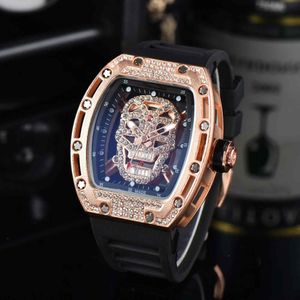 2023 Nuovo marchio di lusso orologio da uomo diamante per il tempo libero orologio da donna in acciaio inossidabile orologio al quarzo in silicone Ray loggio vendite di fabbrica RM